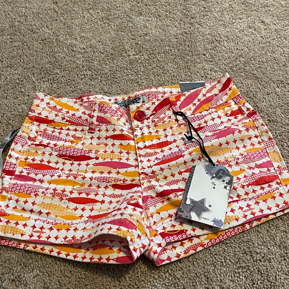 NWT Junior womens Crest Jean Shorts sz 9/10 with fish on them